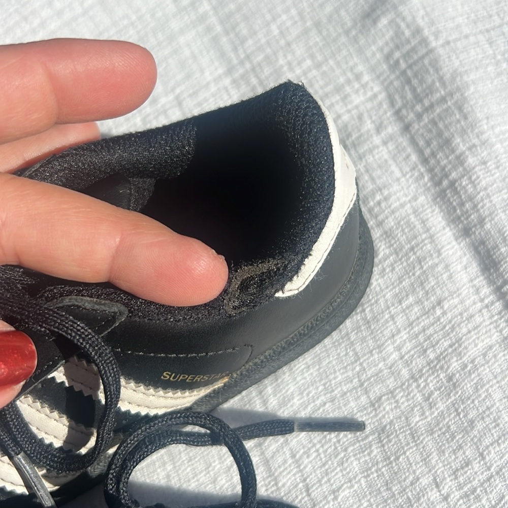 Adidas Kid's Black and White Trainers. Size 10 - Picture 15 of 15